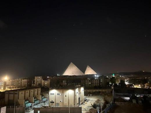 Pyramid Front Hotel