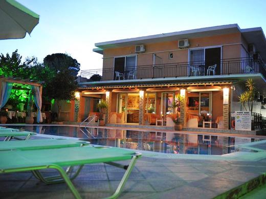 Makis Louvlis Apartments and Studios