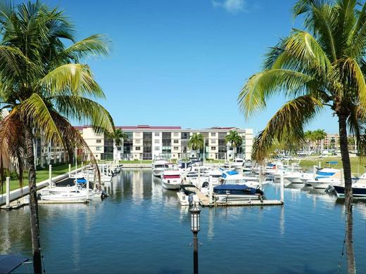 Naples Bay Resort & Marina