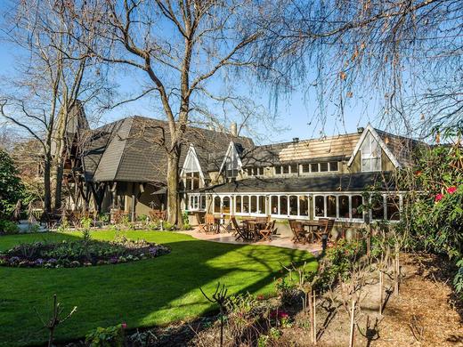 The Chateau On The Park, a DoubleTree by Hilton