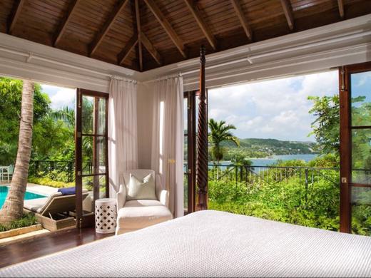 Round Hill Hotel & Villas