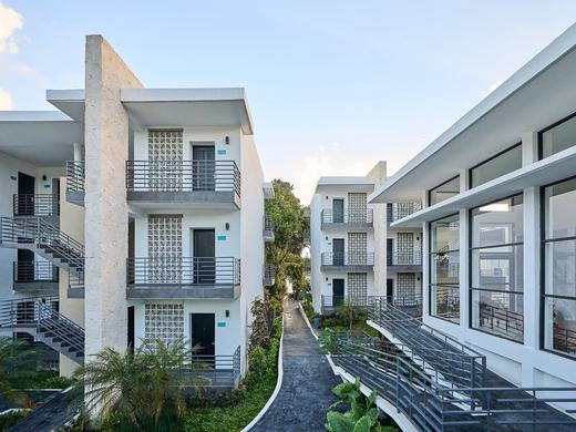 Cristalino Lagoon Front Hotel Restaurant and Spa