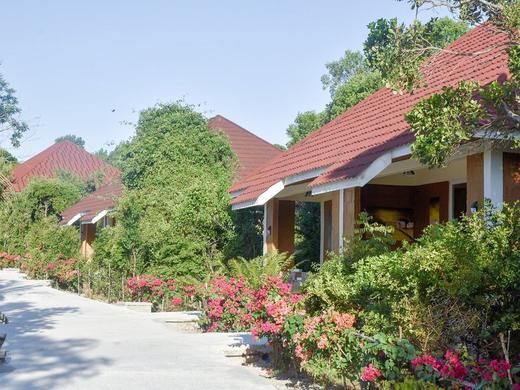 Pearl Beach by Sansi