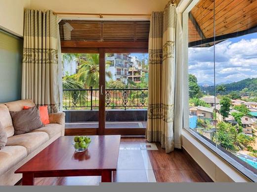 The Golden Crown Hotel