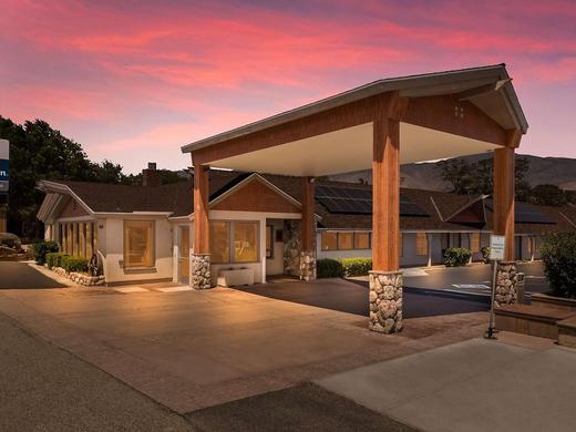 Best Western Plus Frontier Motel