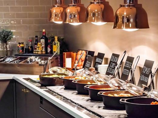 Park Inn by Radisson Oslo Airport Hotel West