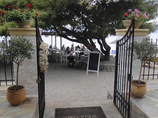 Four Seasons Hydra Luxury Suites