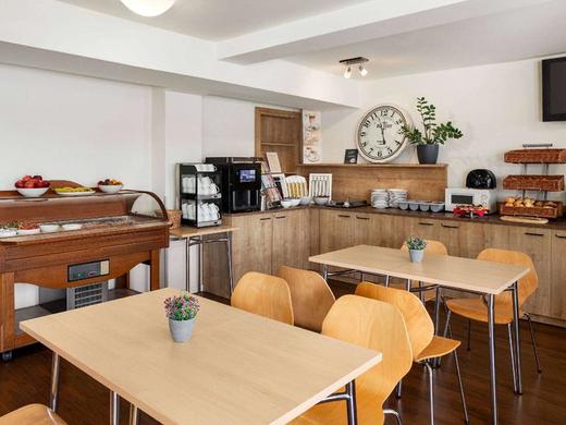 AMEDIA Express Sattledt