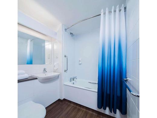 Travelodge London Central City Road Hotel