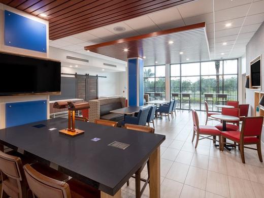 Holiday Inn Express & Suites Ft Myers Beach-Sanibel Gateway