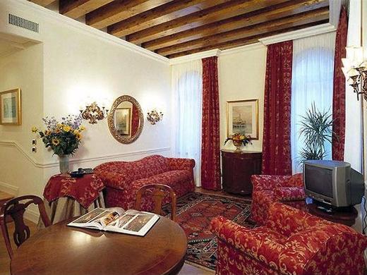 Torre dell'Orologio Suites