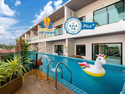 The Thames Pool Access Resort