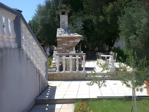 Apartments Ivanievi'