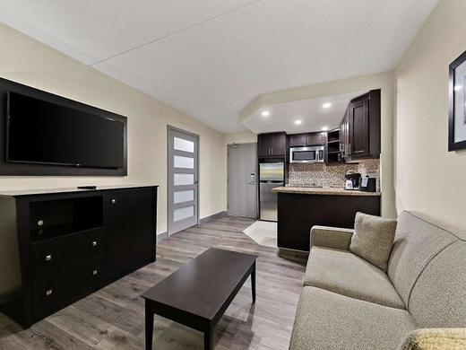 Best Western Plus Toronto North York Hotel & Suites