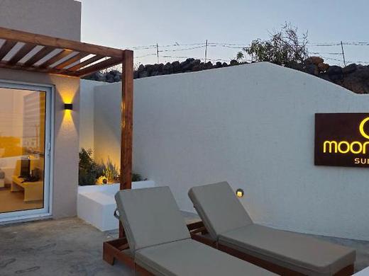 Moonlight Apartments