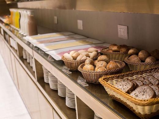 Dazzler by Wyndham Lima San Isidro