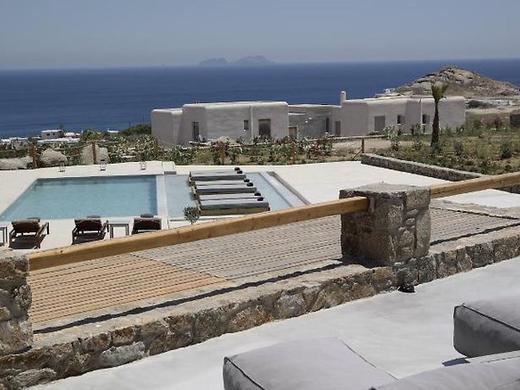 Myconian Crown Suites