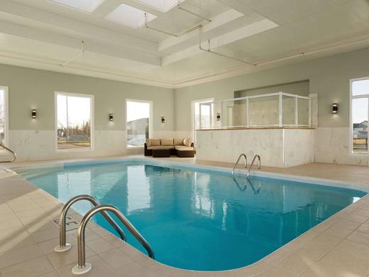 Days Inn & Suites by Wyndham Brooks