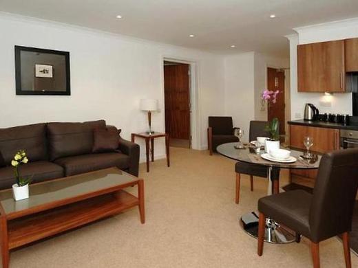 Fountain Court Stewart Apartments