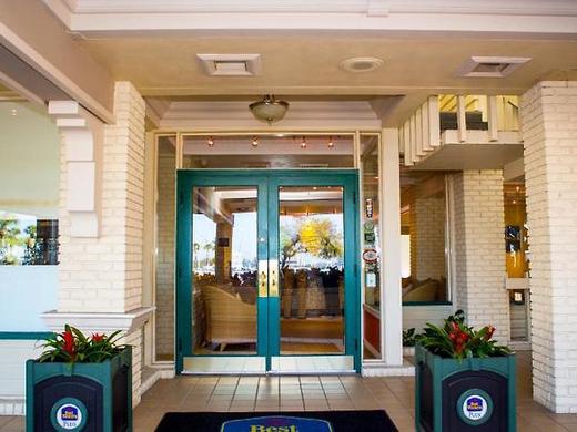 Best Western PLUS Yacht Harbour Inn