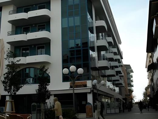 Lacroma Aparthotel