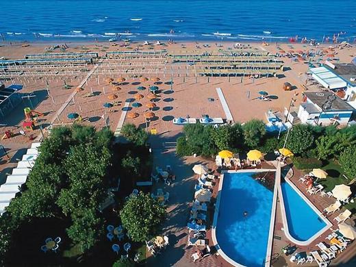 Alexandra Plaza Hotel