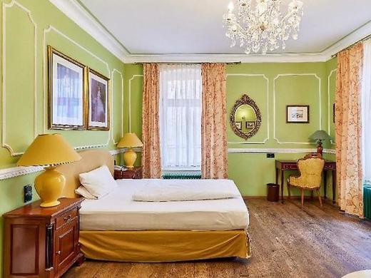 Hip-Hotel