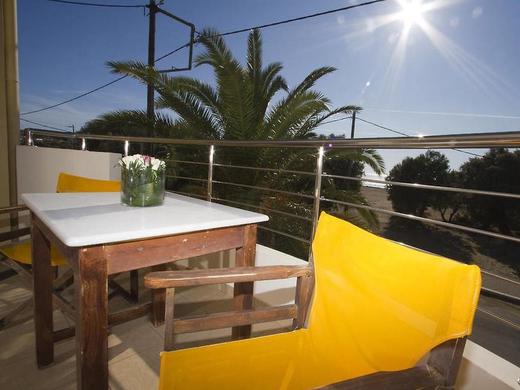 Poseidon Studios & Apartments