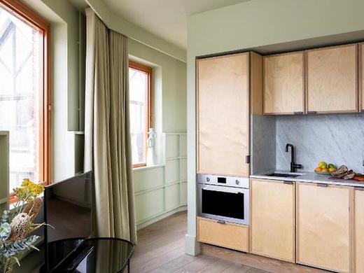 Locke at Broken Wharf, Millennium Bridge