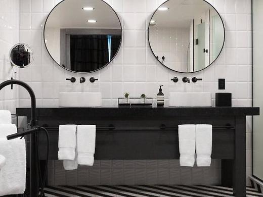 Delta Hotels by Marriott Vancouver Downtown Suites