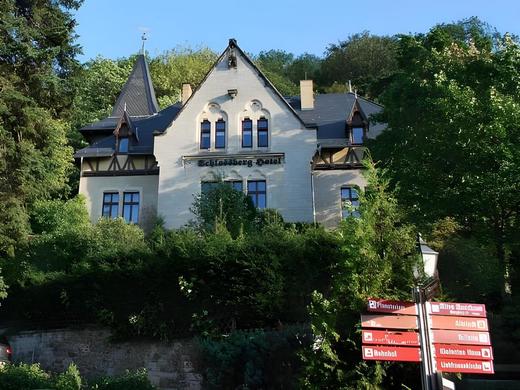 Schlossberg & Pension Fürstengrotte