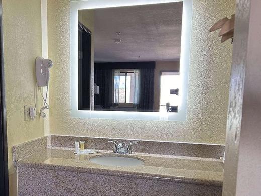 Days Inn by Wyndham Holbrook