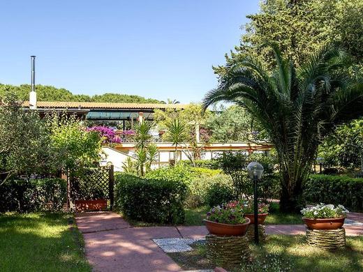 La Serra Holiday Village & Beach Resort