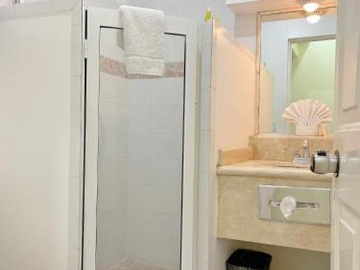 Seven Crown Express & Suites