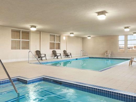 Days Inn & Suites by Wyndham Edmonton Airport