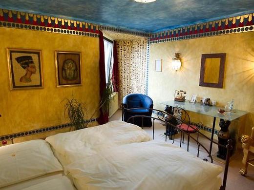 Goldflair Am Rathaus