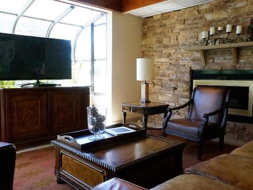 Best Western PLUS Forest Park Inn