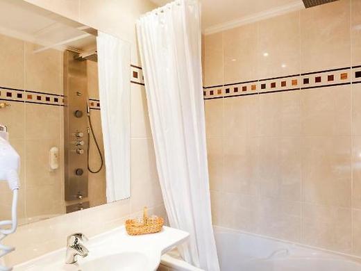 Hotel Champerret-Elysees