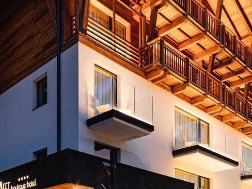Dolomeet Boutique Hotel