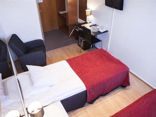 Pilot Airport Hotel