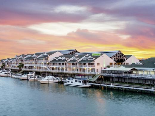 Holiday Inn Hotel & Suites Harbourside