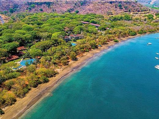 Casa Conde Beachfront Hotel