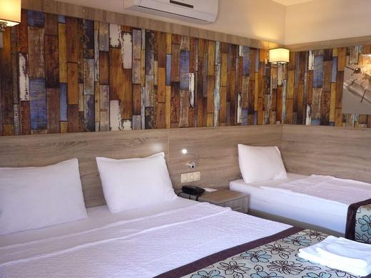 Street 61 Studio Hotel