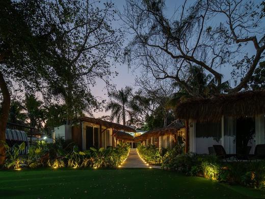 Casa Aakal Lagoon Front