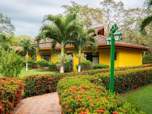 Papagayo Golden Palms Beachfront Hotel