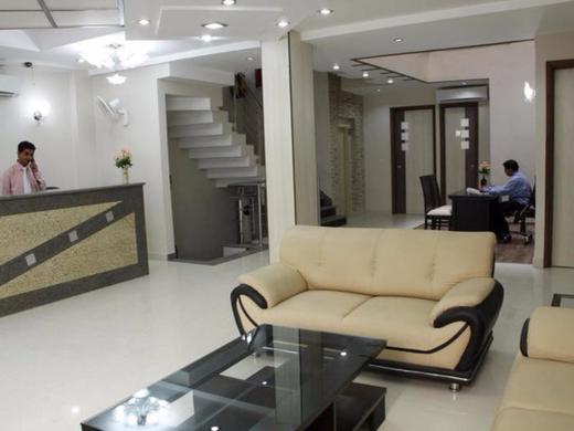 FabHotel Rockwell Plaza