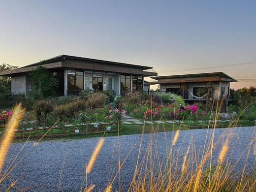 The White Knot Farm Stay