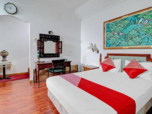 Lombok Ethnic Bandung