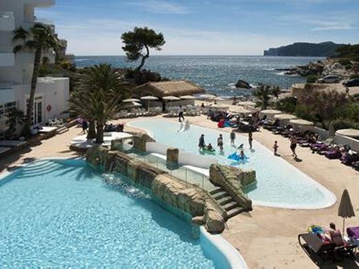 Fergus Style Cala Blanca Suites