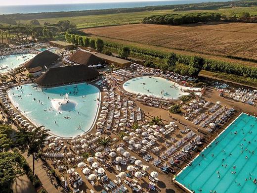 Hu Park Albatros Village (by Happy Camp)